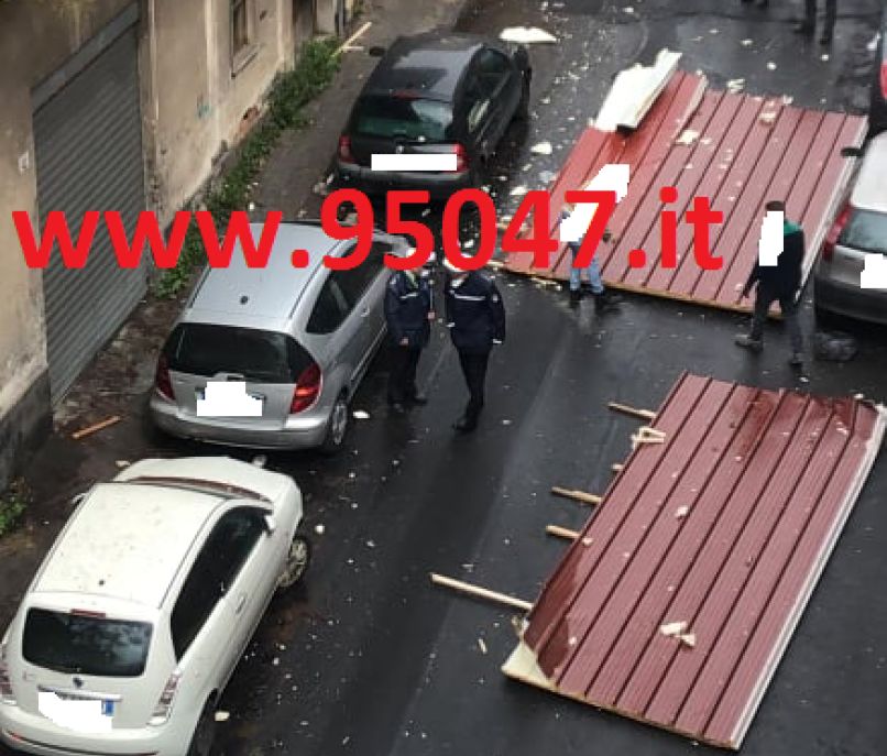 CROLLA IL TETTO DI UN'ABITAZIONE IN VIA MARCONI