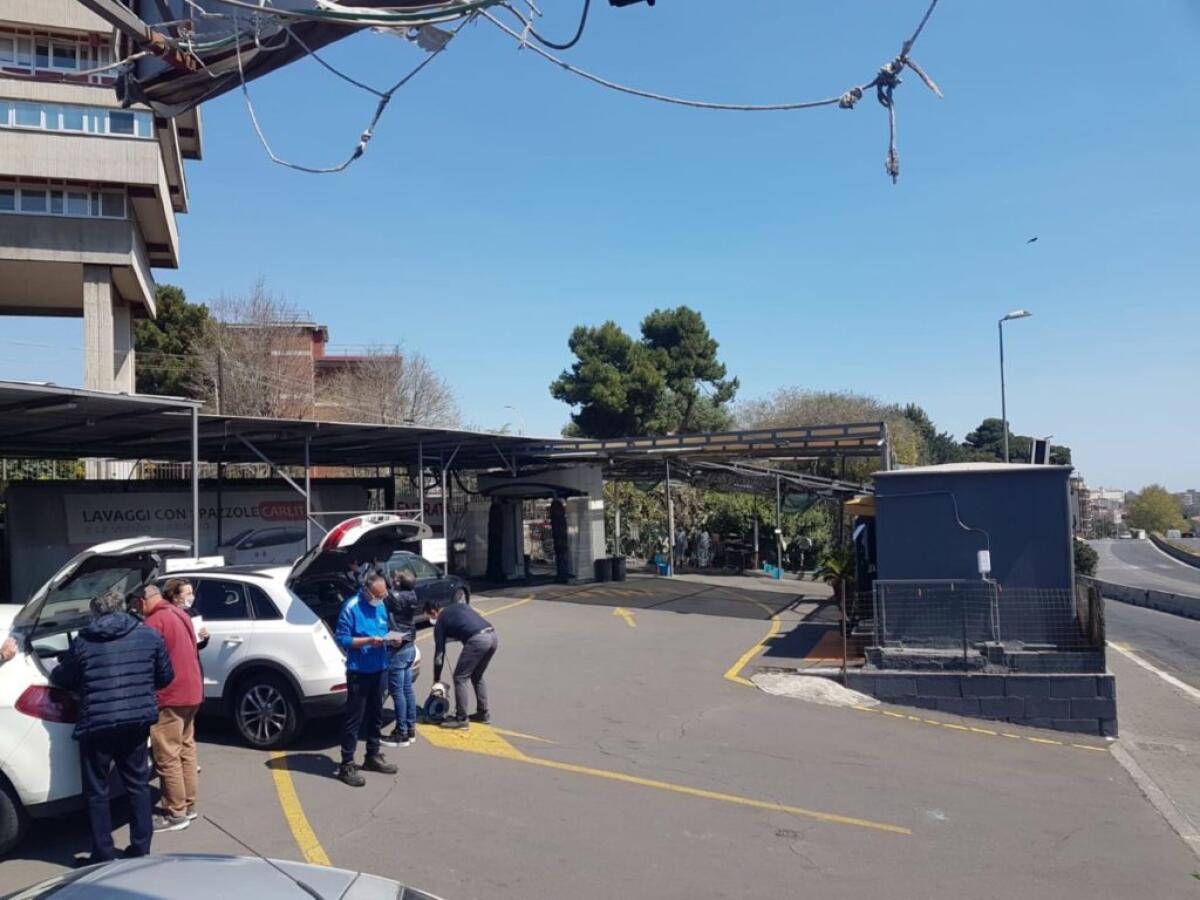 CATANIA: AUTOLAVAGGIO APERTO, SANZIONATI DIPENDENTI E CLIENTI - 