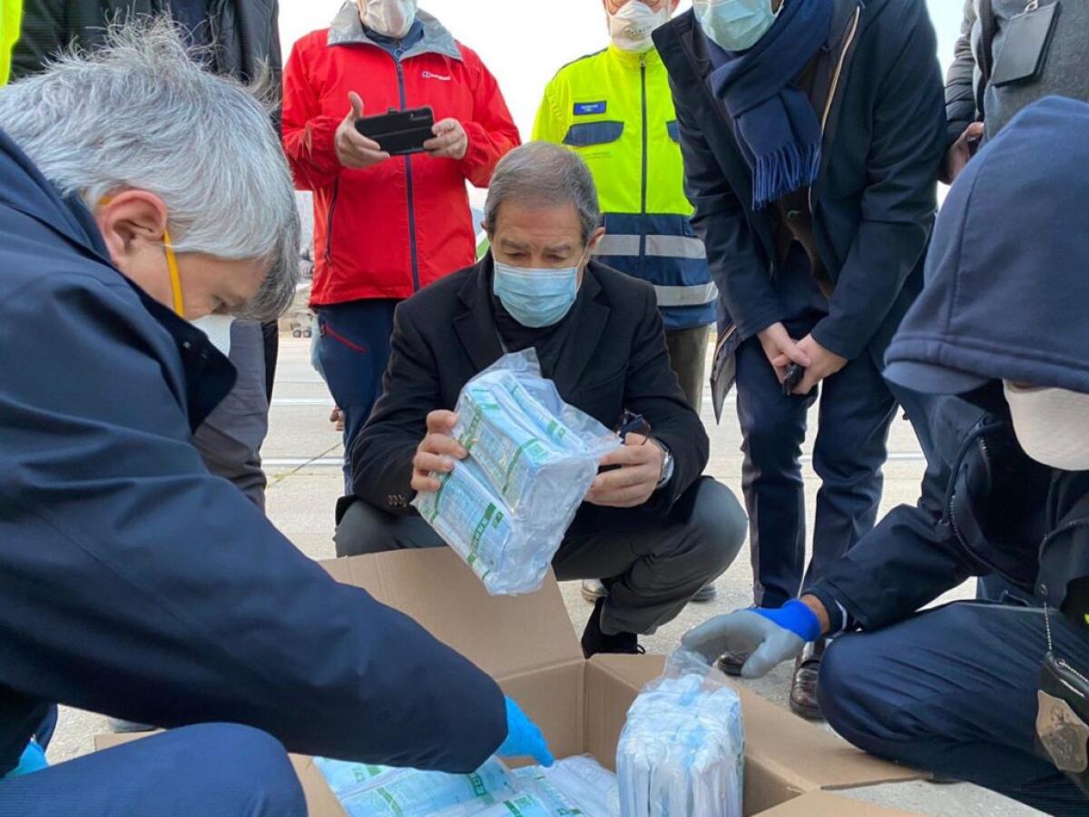 ATTERRATO A PALERMO UN CARICO DI 40 TONNELLATE DI DISPOSITIVI ACQUISTATO DALLA REGIONE - 