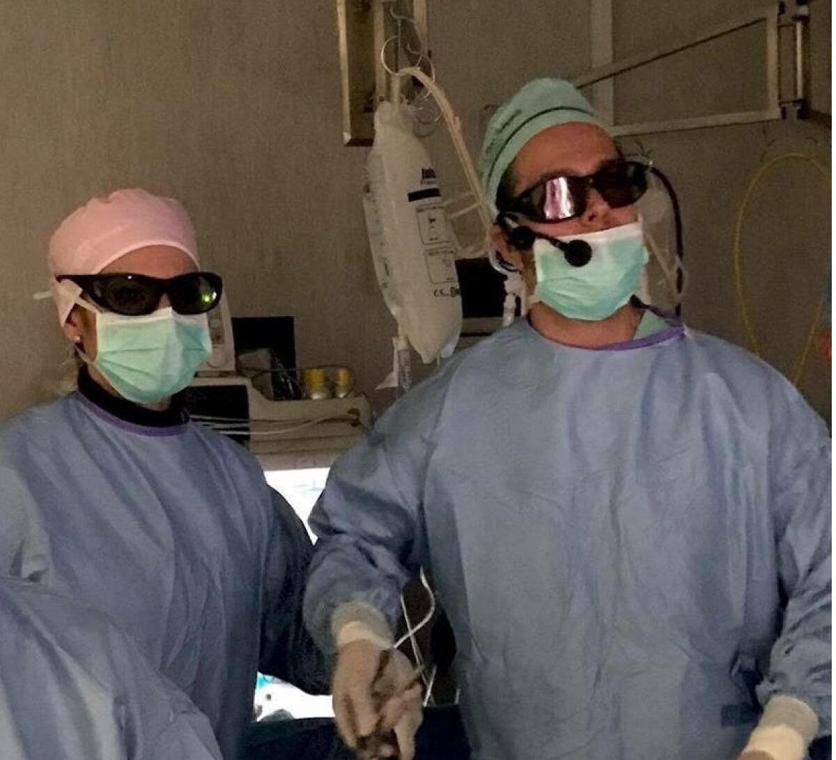 ECCEZIONALE INTERVENTO CHIRURGICO DI UROLOGIA AL GARIBALDI NESIMA ASPORTATI A UNA PAZIENTE ONCOLOGICA RENI, URETERI, VESCICA E UTERO, CON TECNICA AVANZATA IN 3D. - 