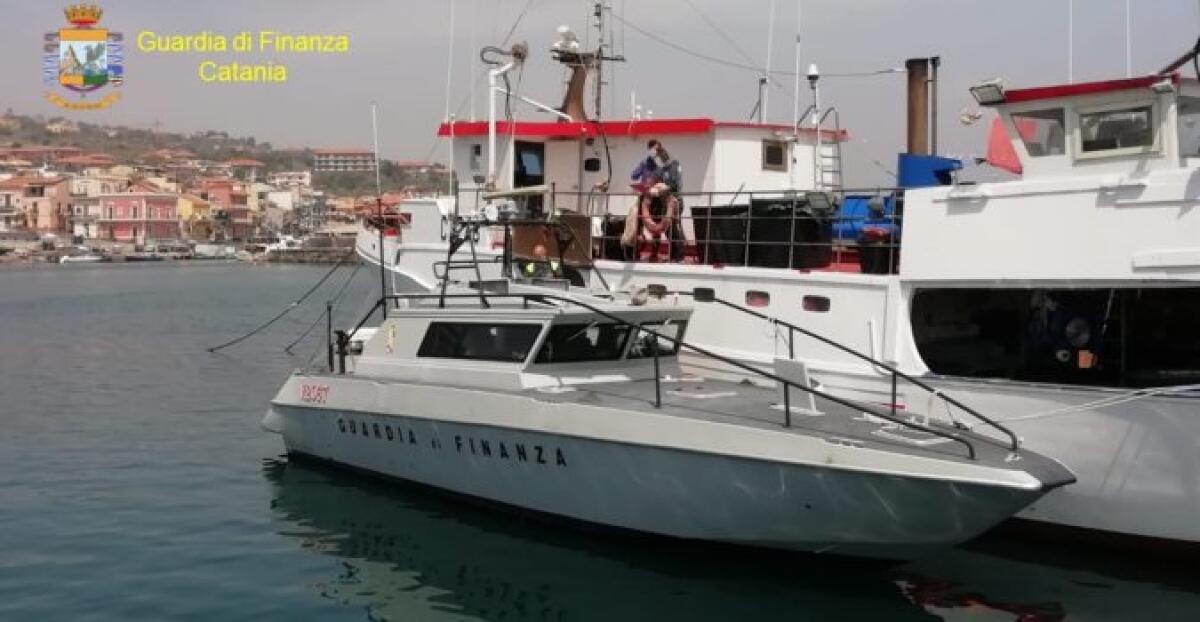 CATANIA IN BARCA PER FARE PESCA SPORTIVA NONOSTANTE I DIVIETI: DENUNCIATI DALLA GDF - 