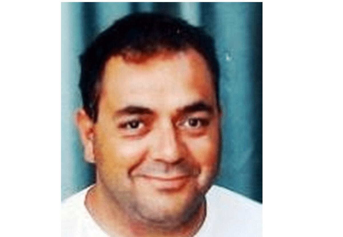 ADRANO : INVEISCE CONTRO I CARABINIERI CHE GLI CONTESTANO LA MANCANZA DELLA COPERTURA ASSICURATIVA - 