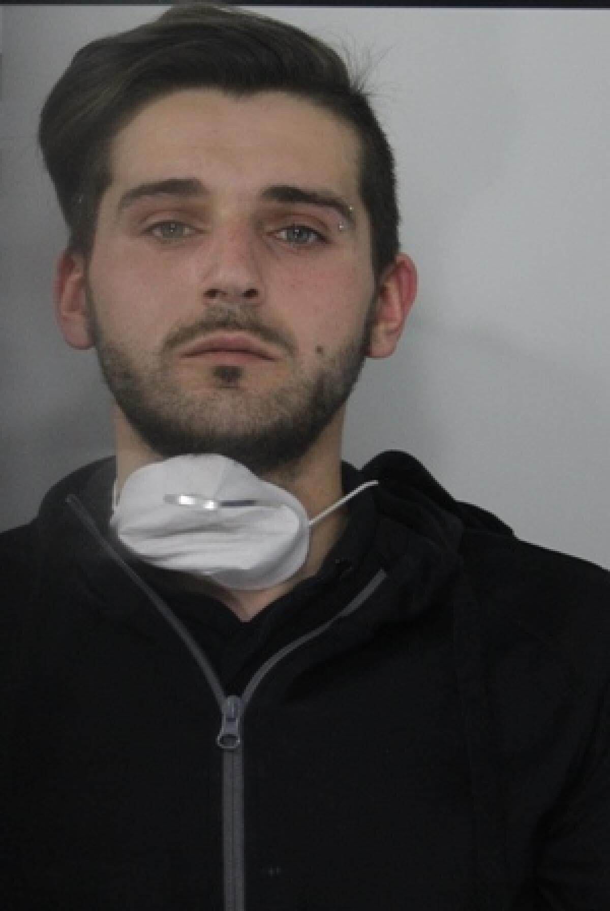 CALTAGIRONE, SPACCIAVA DROGA SUL CIGLIO DELLA STRADA: ARRESTATO - 