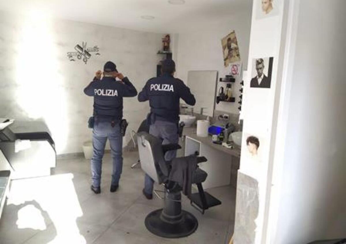CATANIA, PARRUCCHIERE ABUSIVO GIÀ DENUNCIATO RIAPRE L’ATTIVITÀ - 