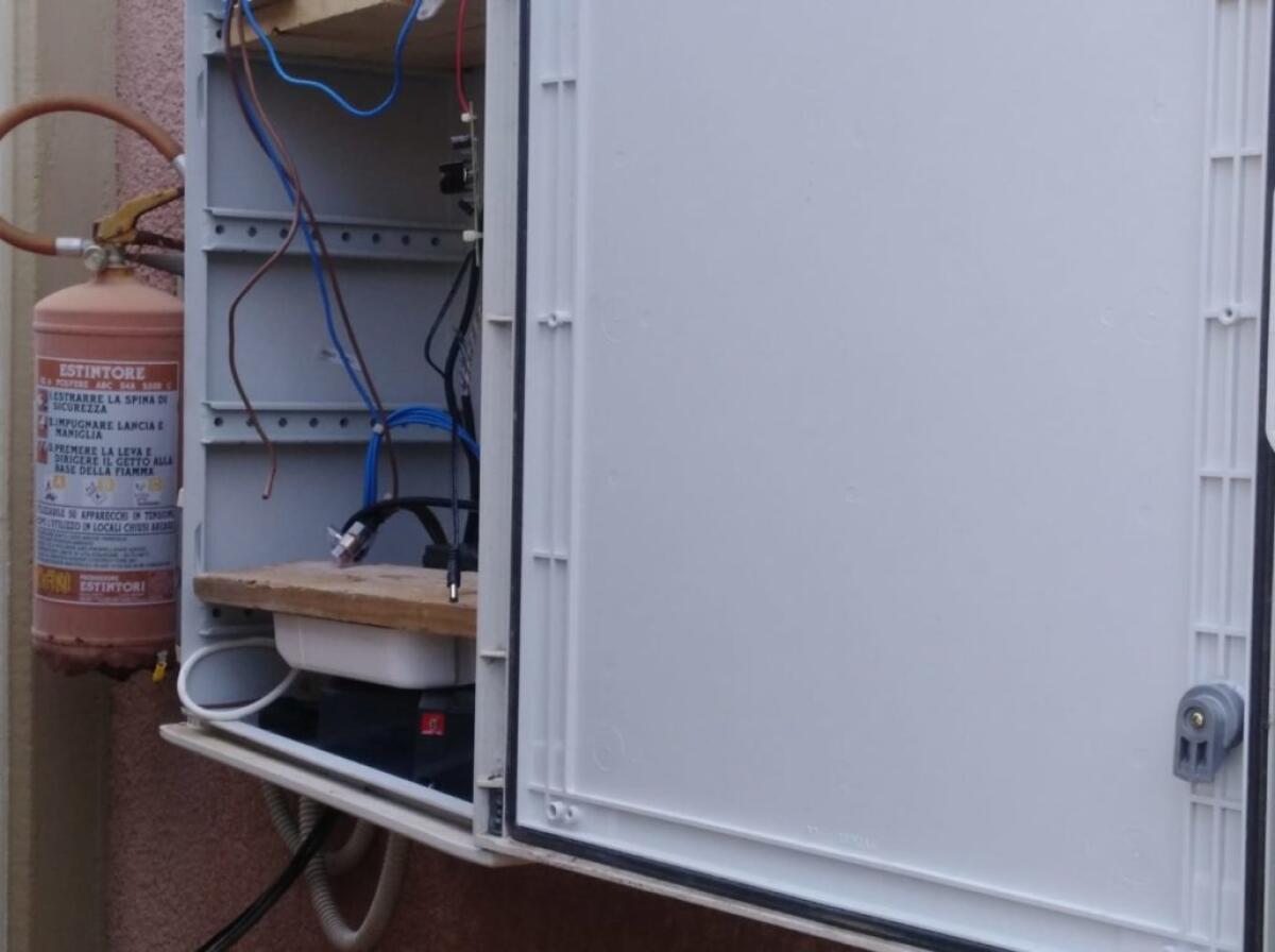 PATERNÒ, FURTO DI CAVI ELETTRICI AL “FALCONE-BORSELLINO” - 