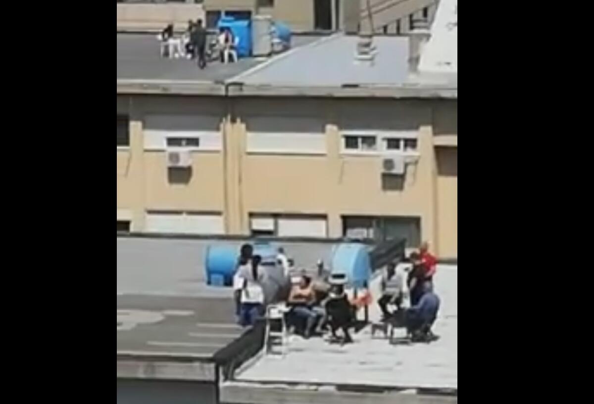 IL CORONAVIRUS NON FERMA I FESTEGGIAMENTI DI PASQUA, A PALERMO BARBECUE SUI TETTI - VIDEO - 
