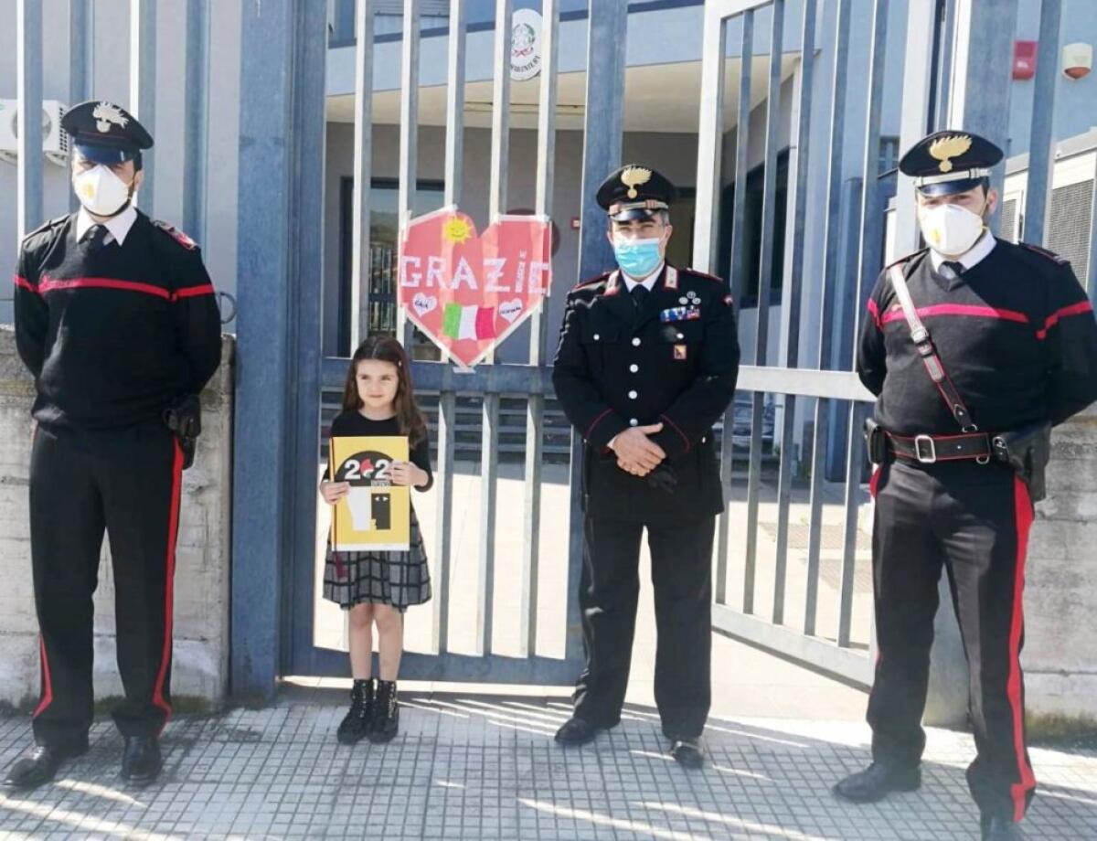 CALATABIANO, IL COMMOVENTE REGALO AI CC DI UNA BIMBA DI 5 ANNI - 