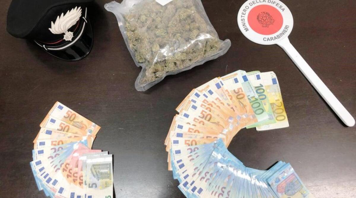 FUGGONO DA UN POSTO DI CONTROLLO MA VENGONO ARRESTATI CON DROGA E CONTANTI - 