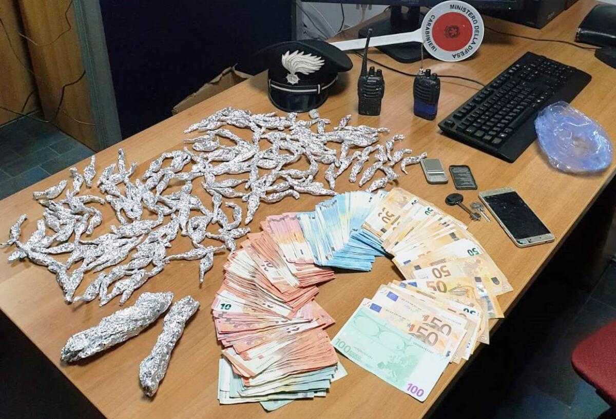 CATANIA. DUE SPACCIATORI NEL SACCO: UNO DI LORO AVEVA MINACCIATO I CARABINIERI DI UNA RIVOLTA POPOLARE - 