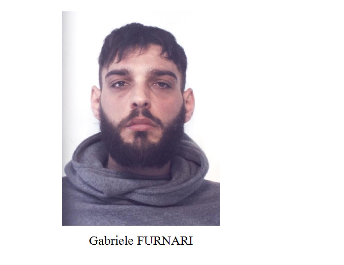 27ENNE SPACCIAVA MARIJUANA E COCAINA: ARRESTATO - 