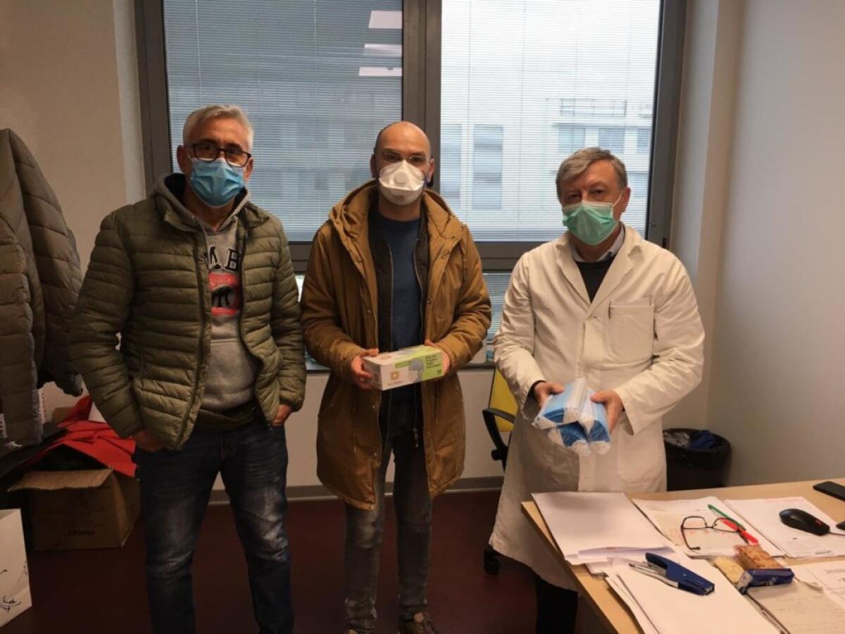 L 'ASSOCIAZIONE ONLUS "AMICI DELLA SPERANZA" DONA 500 MASCHERINE ALL' OSPEDALE S. MARCO DI CATANIA - 