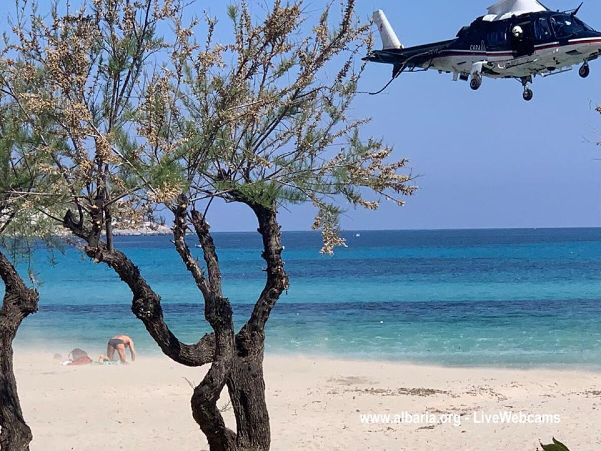 CORONAVIRUS, PRENDE IL SOLE IN SPIAGGIA A PALERMO: ALLONTANATO DALL’ELICOTTERO DEI CARABINIERI - 