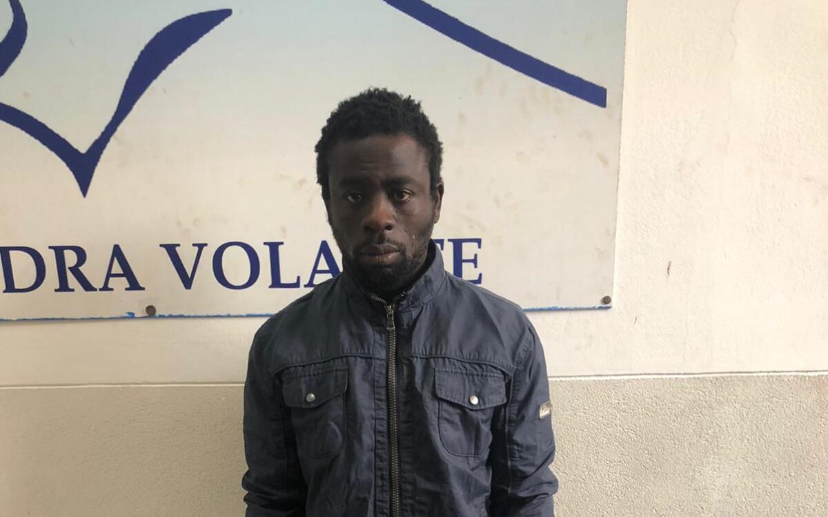 CATANIA, RAPINA UN PASSANTE E GLI ROMPE UN DENTE CON UNA BOTTIGLIA ROTTA: IN MANETTE - 