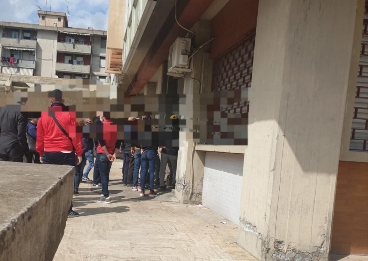 PATERNO': <GUERRA DEI POVERI> PER I BUONI SPESA, PROTESTA AL COMUNE - 