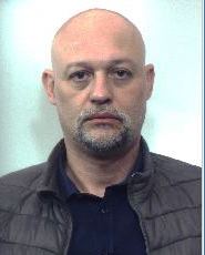 PATERNO': PICCHIANO E RAPINANO UN TRASPORTATORE, ARRESTATO 43 ENNE