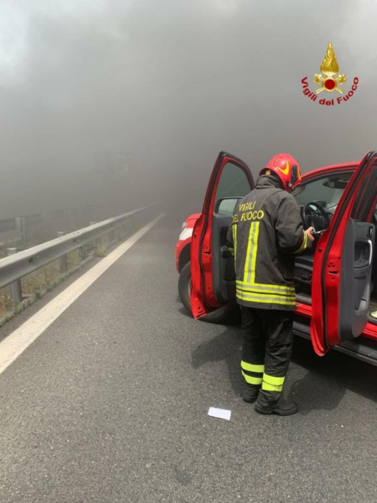 INCENDIO CAMION IN GALLERIA SULLA TANGENZIALE, TRAFFICO CONGESTIONATO 7 KM DI FILA - 