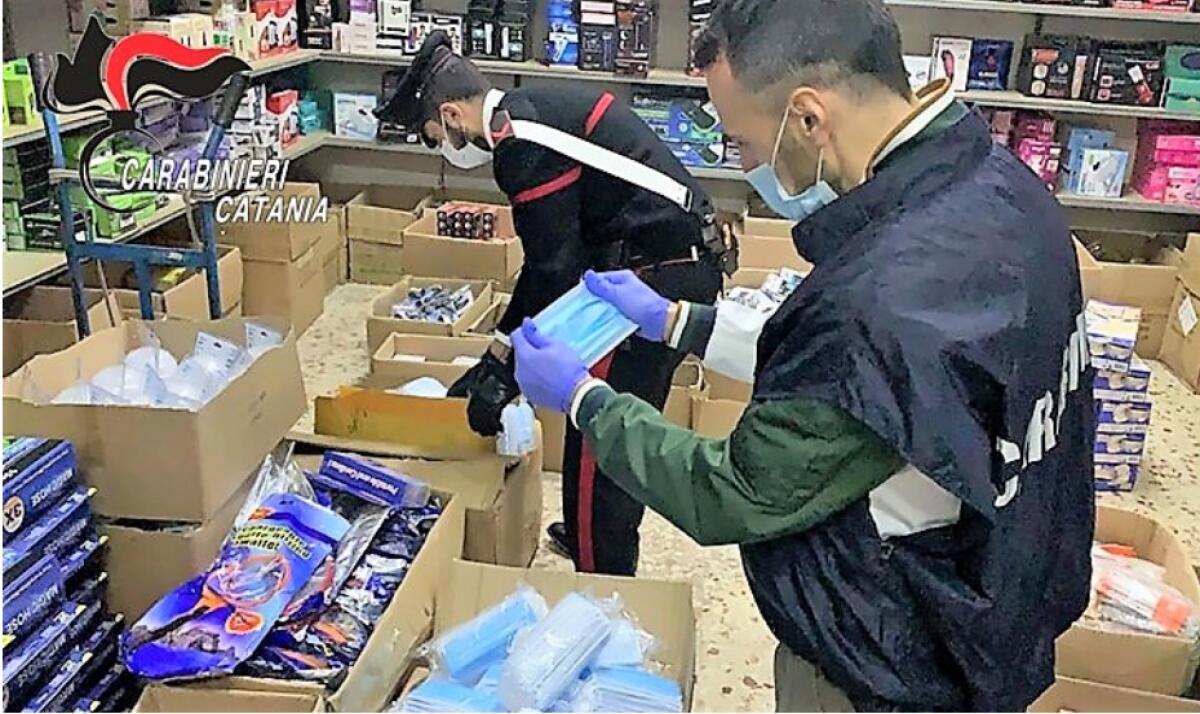 MAXI SEQUESTRO DI MASCHERINE E MERCE CONTRAFFATTA: DENUNCIATO IL TITOLARE DEL NEGOZIO - 