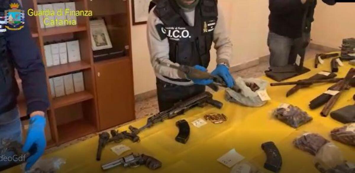 MAXI OPERAZIONE ANTIDROGA A CATANIA, 25 ARRESTI - 