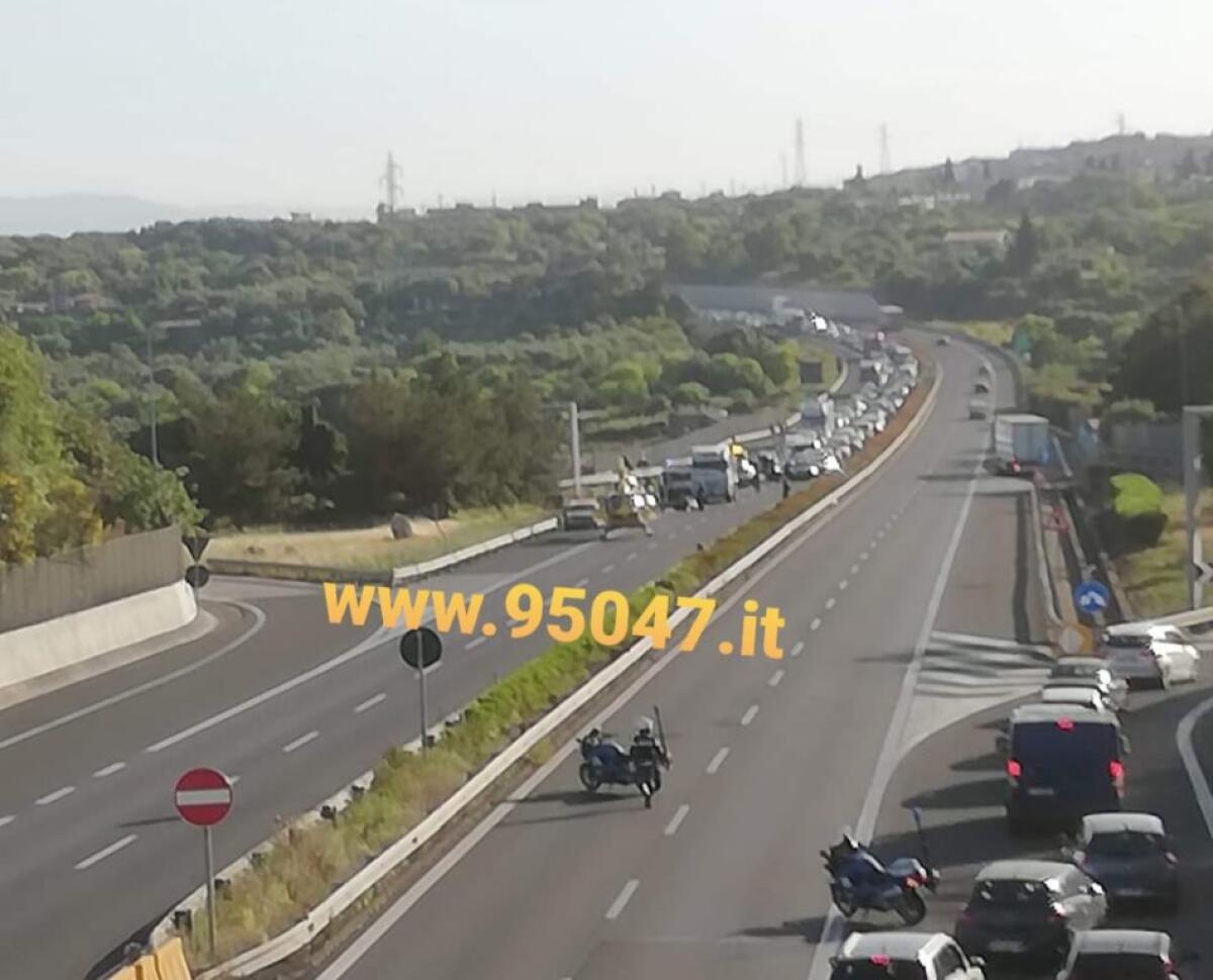 INCIDENTE SULLA TANGENZIALE DI CATANIA, ELISOCCORSO SUL POSTO - 