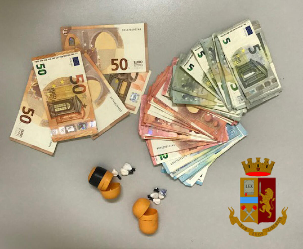 ADRANO, NASCONDE LA DROGA NEL REGGISENO ALL’ARRIVO DELLA POLIZIA: MADRE E FIGLIO DENUNCIATI - 