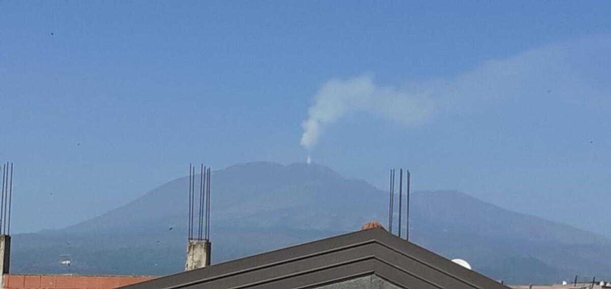 ETNA, AUMENTA L'EMISSIONE DI CENERE DAL NUOVO CRATERE SUD-EST - 