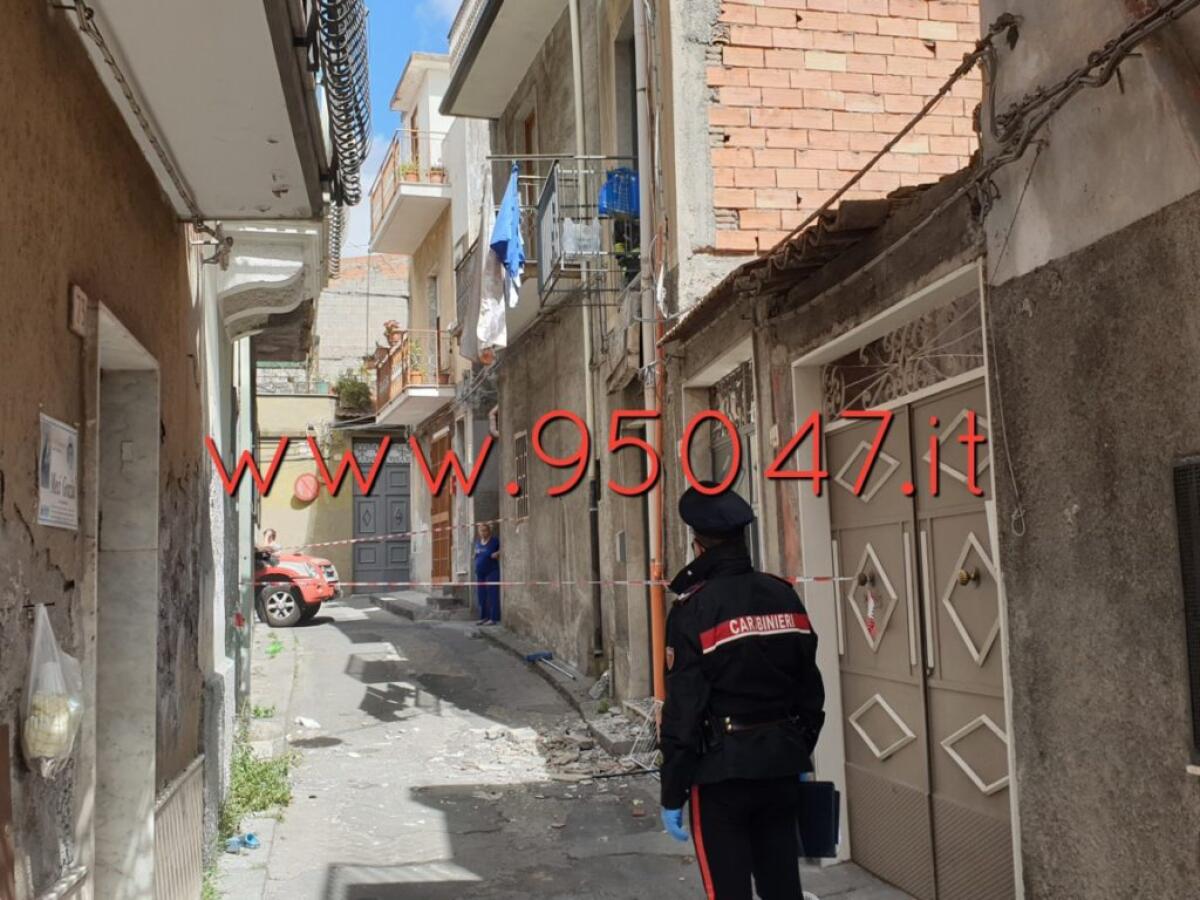 PATERNO': CEDE BALLATOIO, 3 FERITI INTERVIENE ELISOCCORSO - 