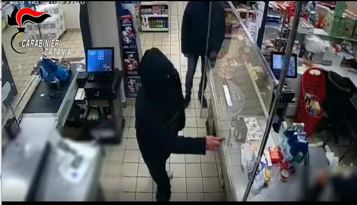 PATERNÒ: AVEVANO ASSALTATO UN SUPERMERCATO IN PIENO CENTRO, ARRESTATI TRE MINORENNI - 