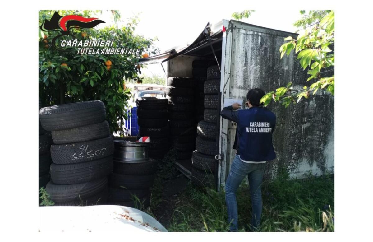 SANTA VENERINA: GOMMISTA REALIZZA UNA DISCARICA ABUSIVA DI COPERTONI, UNA DENUNCIA - 