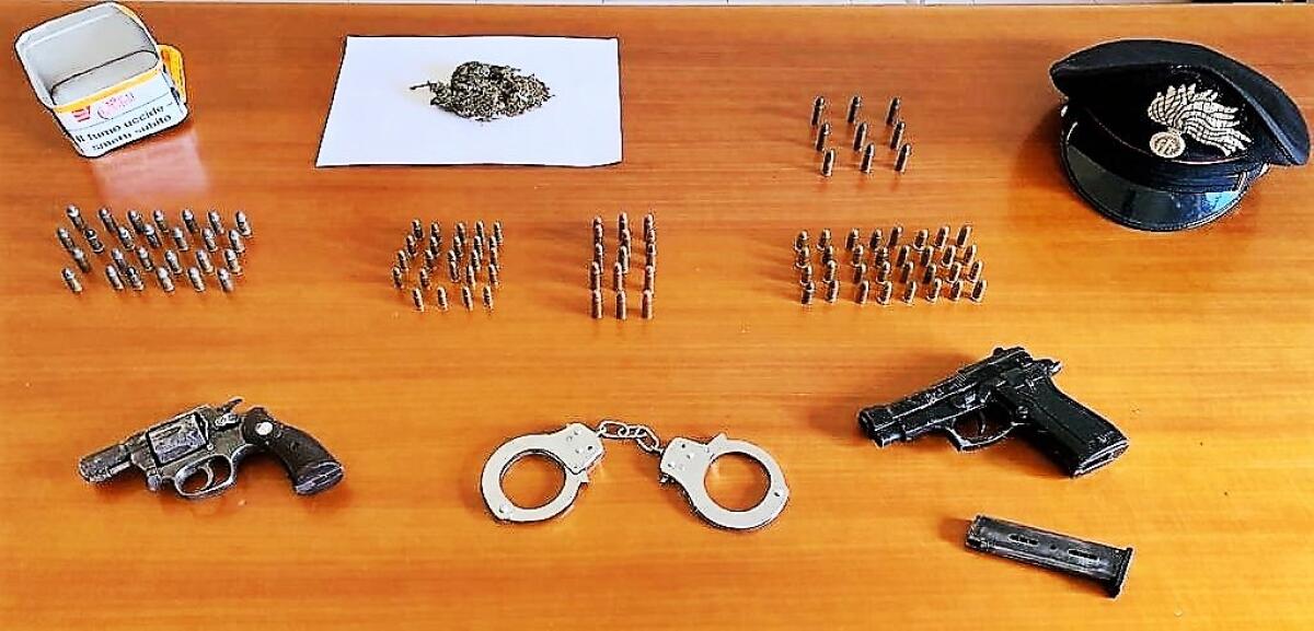 VIZZINI: NASCONDEVA NELL’ARMADIO ARMI E DROGA: ARRESTATA - 