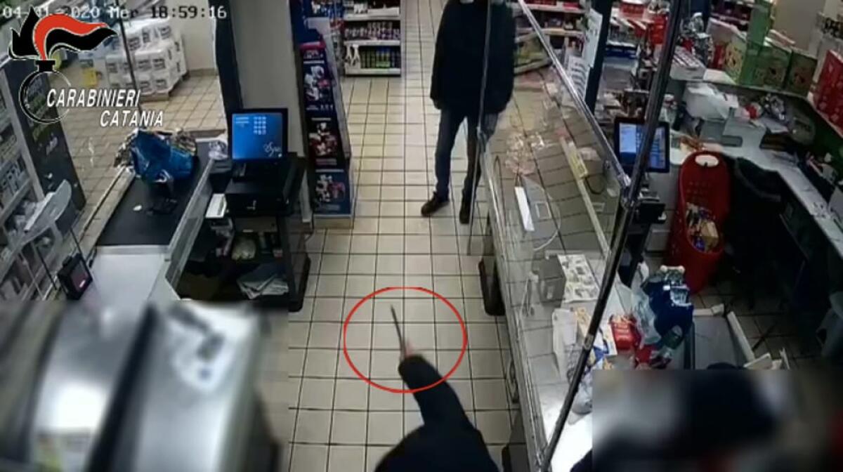 PATERNÒ: RAPINA A SUPERMERCATO, ARRESTATI TRE MINORENNI - 