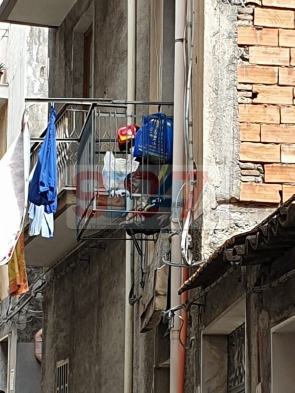 Paternò: crolla un ballatoio al primo piano Feriti mamma, figlio e la zia , nessuno in pericolo di vita