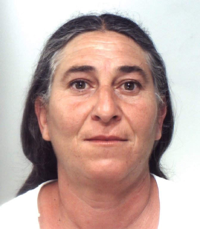 VIZZINI: NASCONDEVA NELL’ARMADIO ARMI E DROGA: ARRESTATA