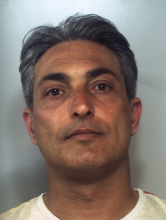 MISTERBIANCO:  OVETTO CON SORPRESA STUPEFACENTE NASCOSTO NEGLI SLIP: PUSHER IN MANETTE