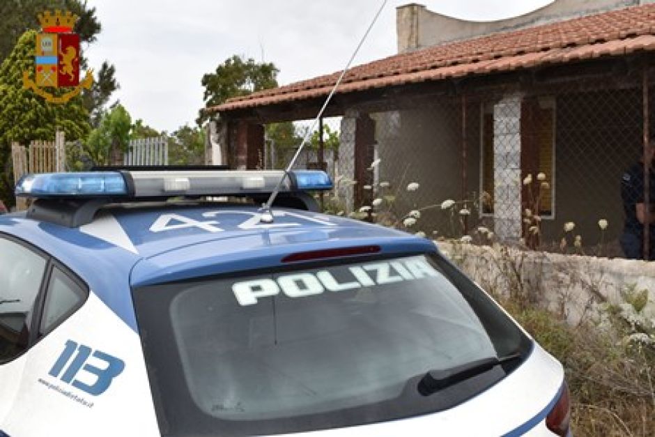 CATANIA, VACCARIZZO: VANNO NELLA LORO CASA A MARE E TROVANO UNA PIANTAGIONE DI MARIJUANA