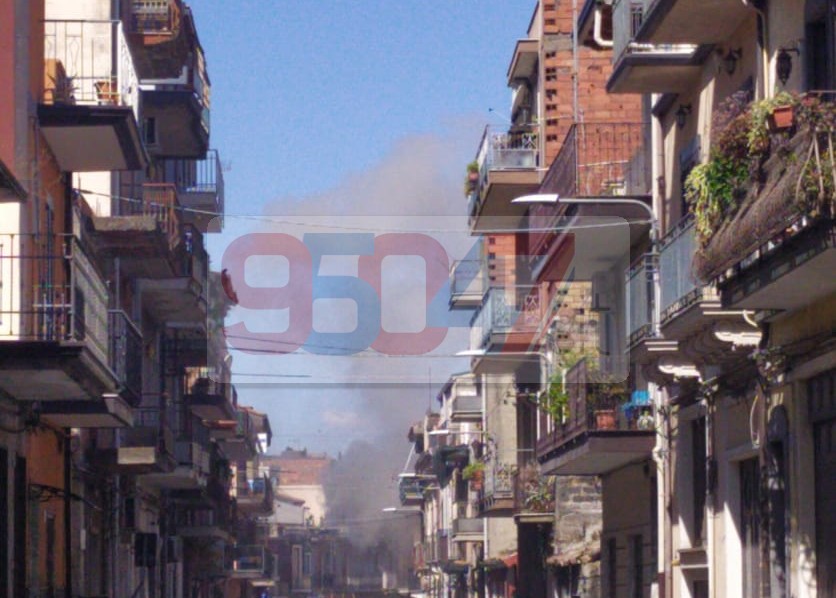 PATERNO: PAURA QUESTA MATTINA PER UN INCENDIO ALL’INTERNO DI UN APPARTAMENTO IN PIENO CENTRO