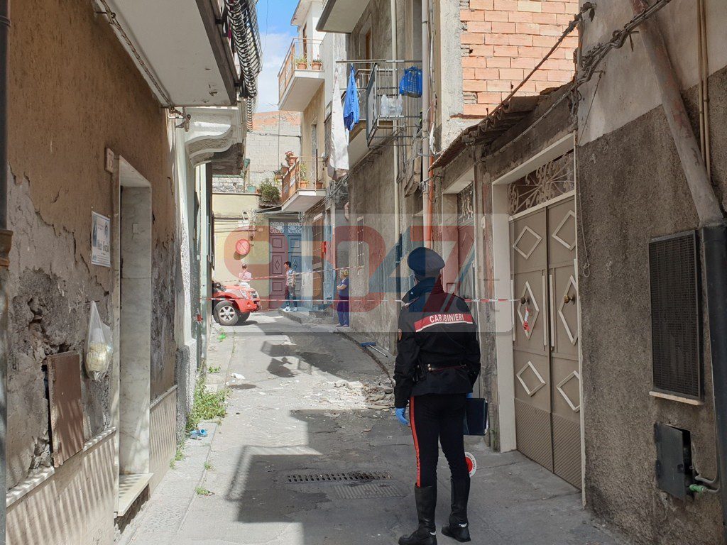 Paternò: crolla un ballatoio al primo piano Feriti mamma, figlio e la zia , nessuno in pericolo di vita