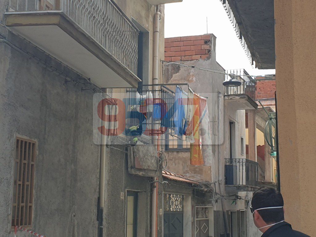 Paternò: crolla un ballatoio al primo piano Feriti mamma, figlio e la zia , nessuno in pericolo di vita