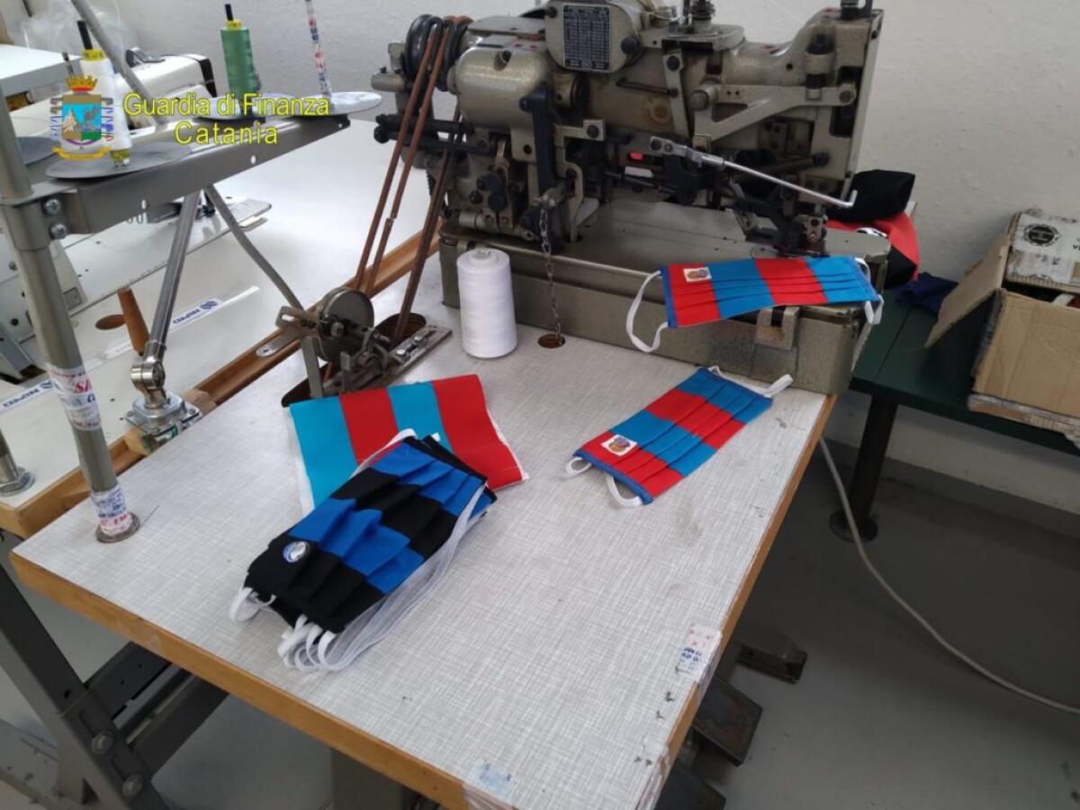 BRONTE: GDF, SEQUESTRATE OLTRE 700 MASCHERINE CON I LOGHI CONTRAFFATTI - 