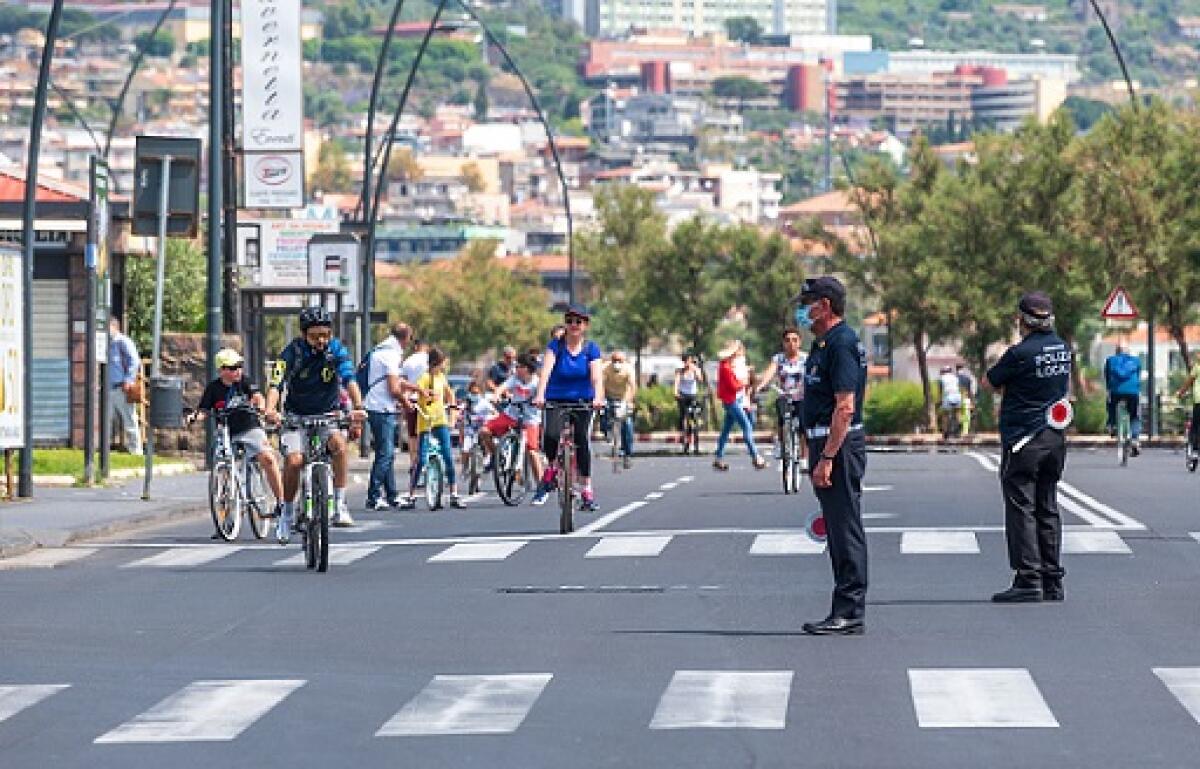 LUNGOMARE DI CATANIA, CHIUSO AL TRAFFICO DALLE 15,30 ALLE 20,30 TUTTE LE DOMENICHE DI GIUGNO - 