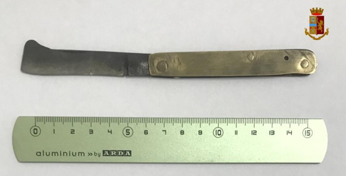 ADRANO: CONTROLLI E PERQUISIZIONI DELLA POLIZIA, UN DENUNCIATO AVEVA UN COLTELLO IN TASCA - 