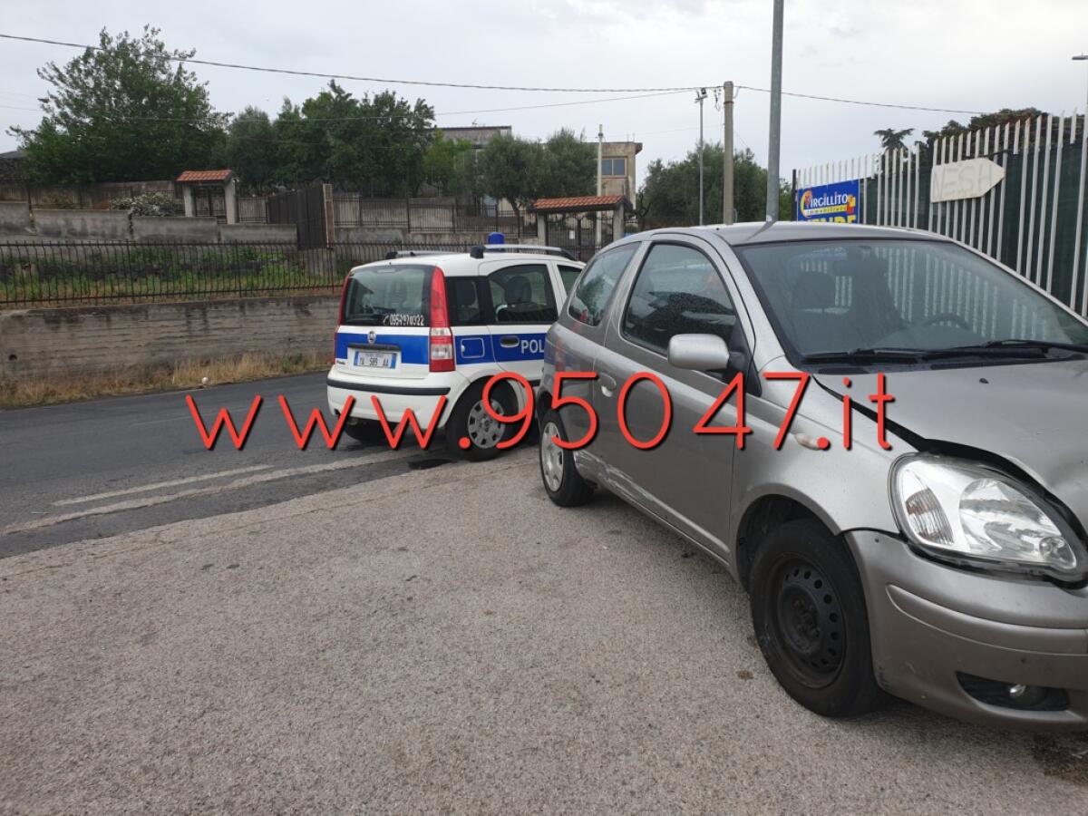 SCONTRO SCOOTER-AUTO IN ZONA PALAZZOLO, DUE FERITI - 