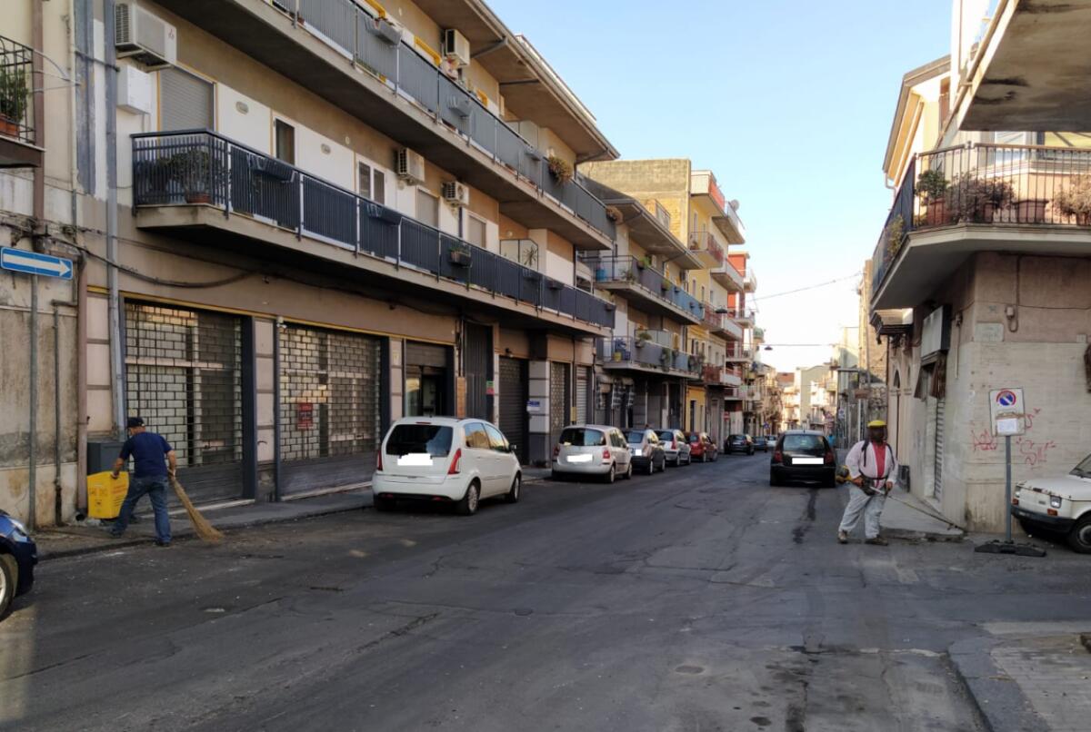 PATERNO'. PULIZIA STRADE, DIVIETI IGNORATI: VENTI MULTE E DUE RIMOZIONI - 