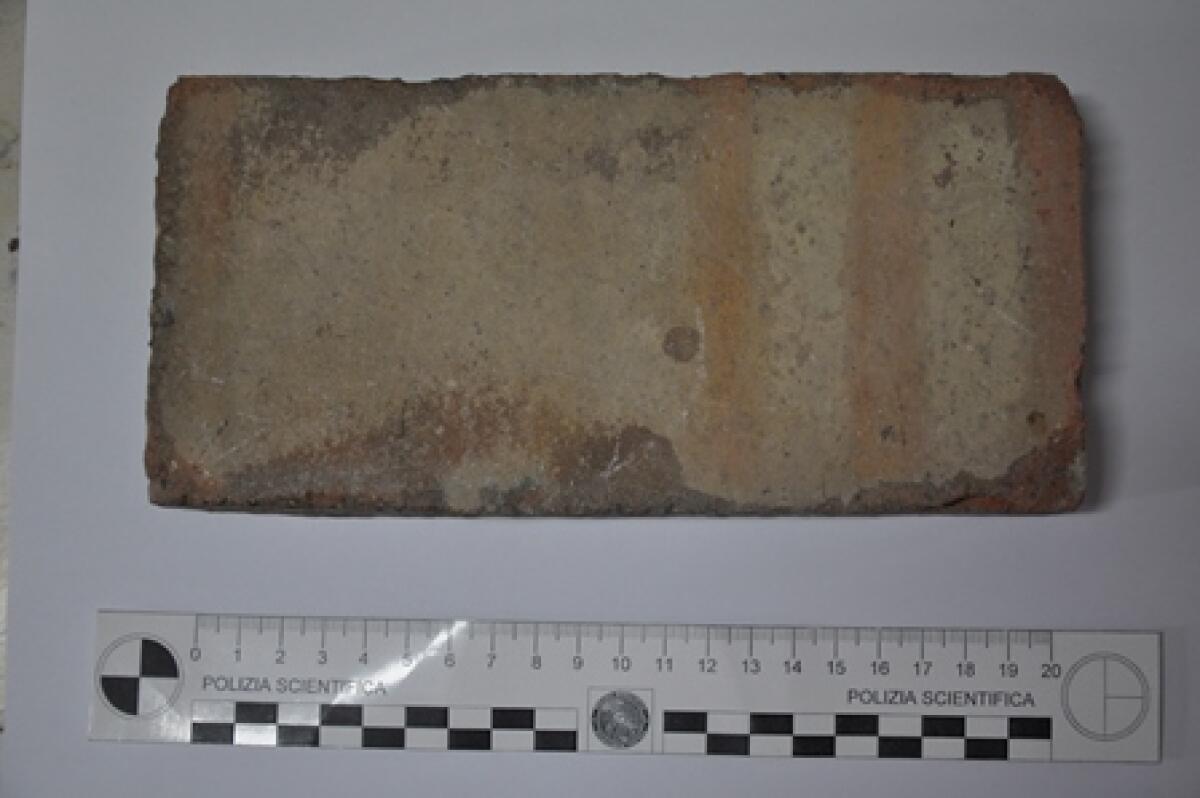 ADRANO, DANNEGGIA UNA SCUOLA A COLPI DI MATTONE: DENUNCIATO - 