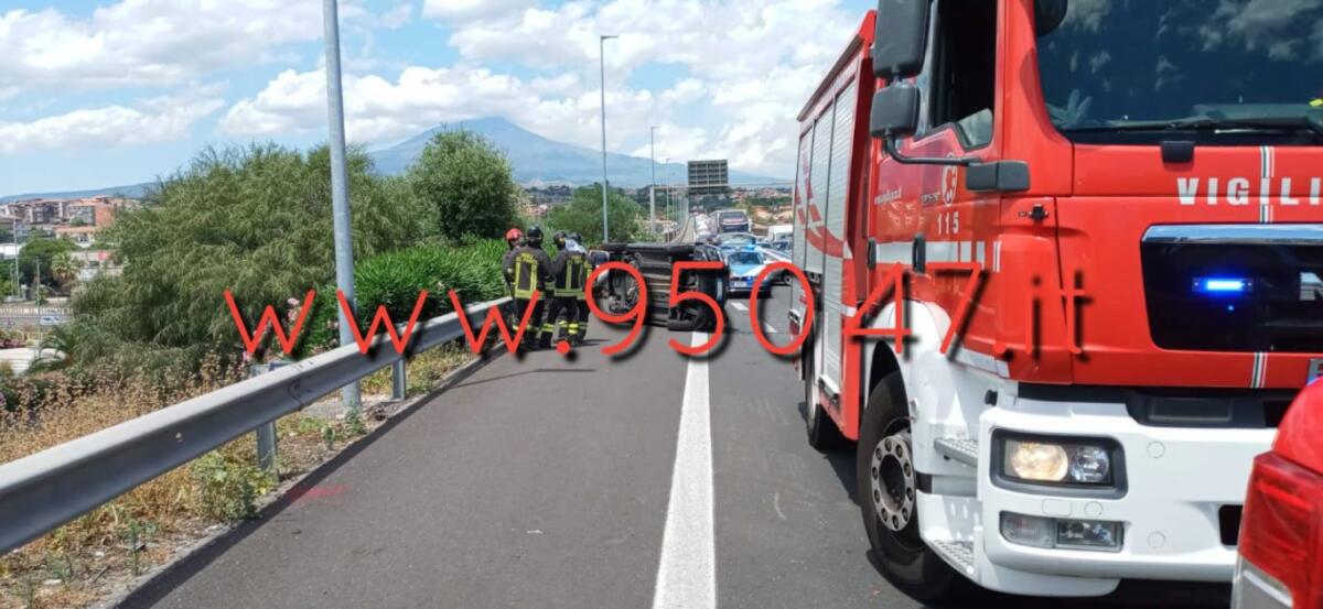 INCIDENTE SULLA TANGENZIALE DI CATANIA: COINVOLTE 4 AUTO, LUNGHISSIME CODE IN DIREZIONE MISTERBIANCO - 