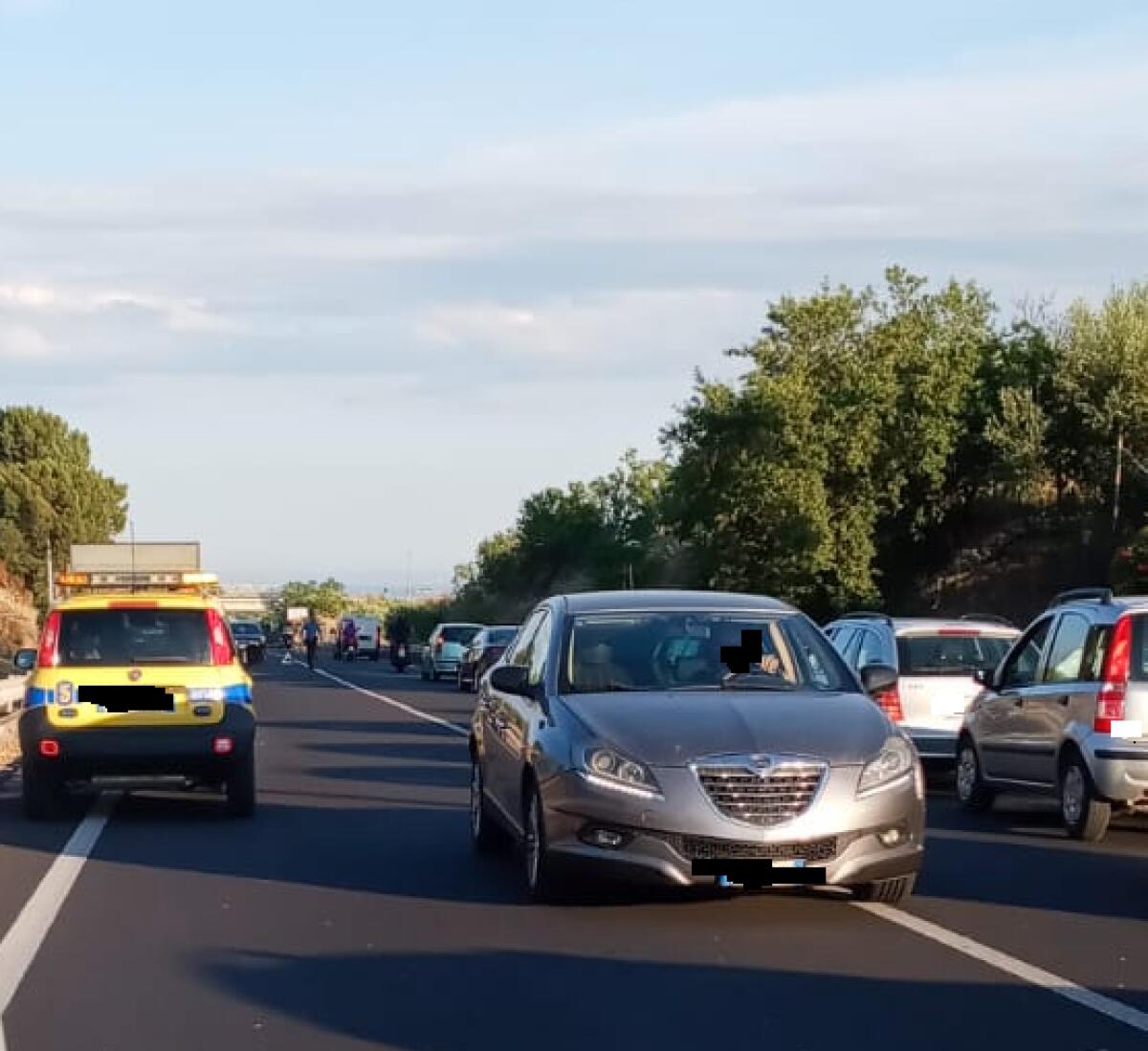 TAMPONAMENTO A CATENA SULLA SS284: CINQUE VEICOLI COINVOLTI, 2 FERITI LIEVI - 