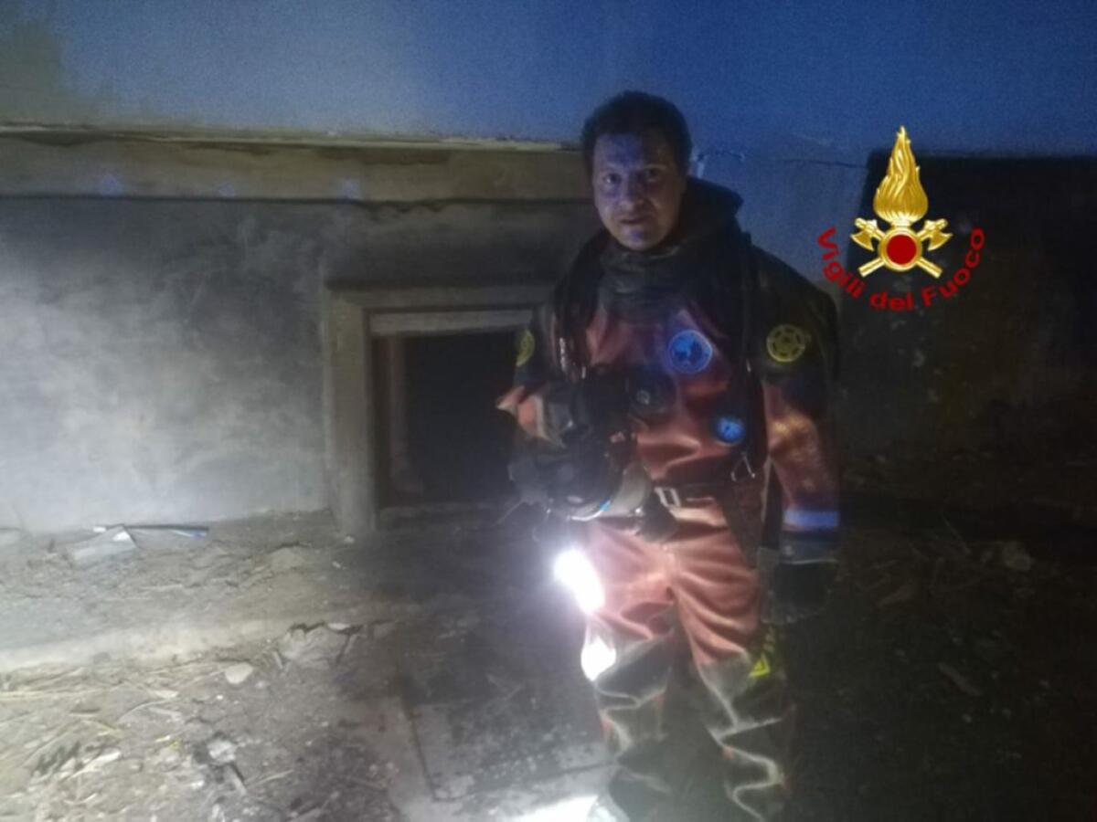 CATANIA, LADRO SI NASCONDE NELLE FOGNE DI  E RISCHIA L’IPOTERMIA - 