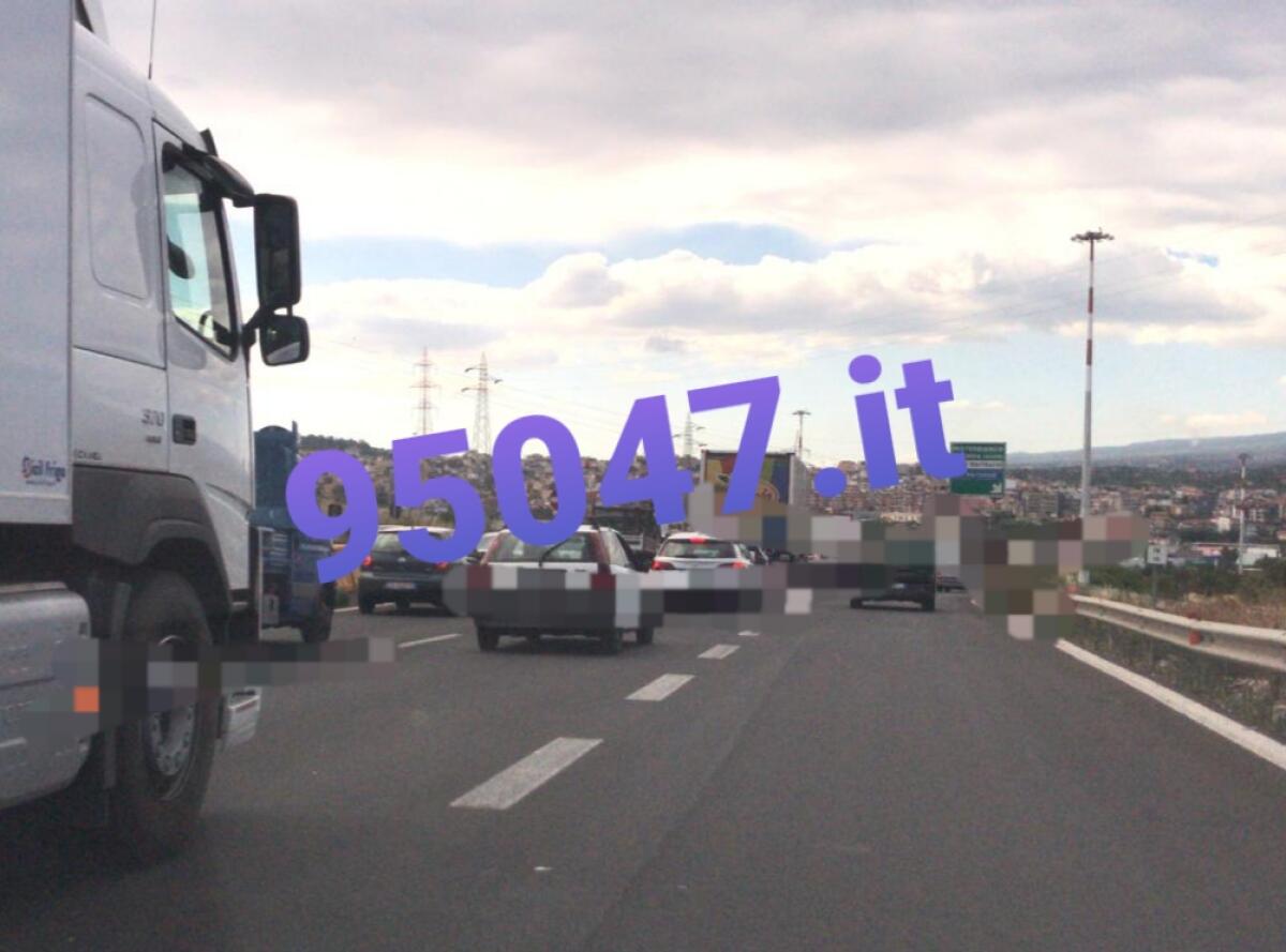 ENNESIMO INCIDENTE SULLA TANGENZIALE DI CATANIA, LUNGHE CODE DIREZIONE MESSINA - 