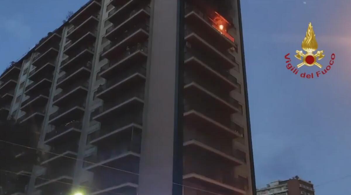 PALERMO: MUORE UNA DONNA NELL’INCENDIO DI UN APPARTAMENTO, GRAVE LA FIGLIA, NOVE POLIZIOTTI IN OSPEDALE - 