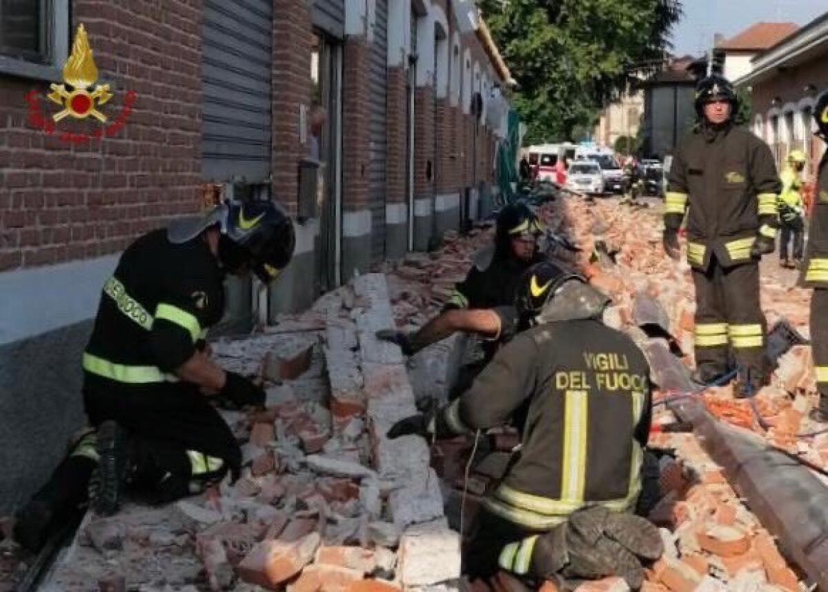 TRAGEDIA A VARESE, CROLLA TETTO DI PALAZZINA: MORTI MAMMA E I DUE FIGLI PICCOLI - 