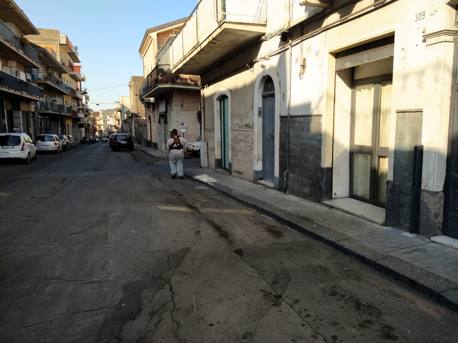 PATERNO'. PULIZIA STRADE, DIVIETI IGNORATI: VENTI MULTE E DUE RIMOZIONI